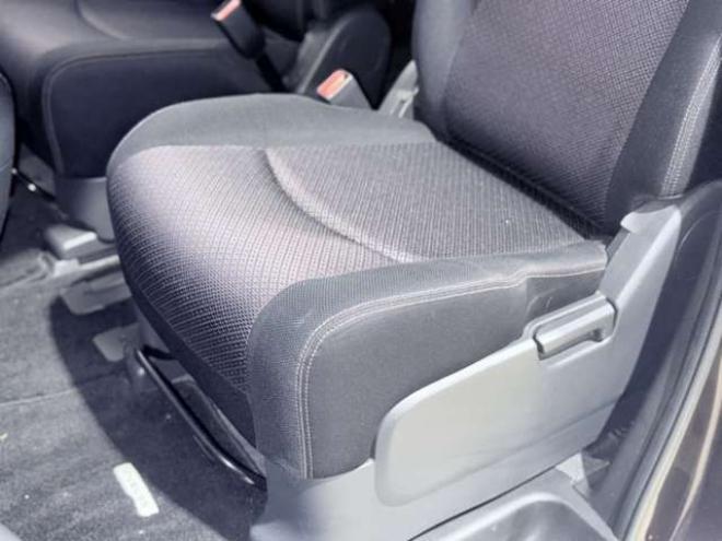 セレナ2.0 ハイウェイスター Vセレクション 4WD　下廻防錆TVナビBカメEスタ後モニETC 2000