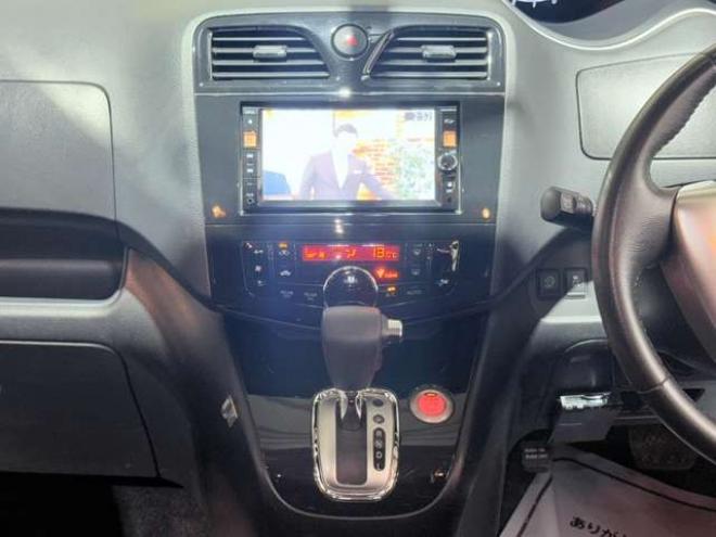 セレナ2.0 ハイウェイスター Vセレクション 4WD　下廻防錆TVナビBカメEスタ後モニETC 2000