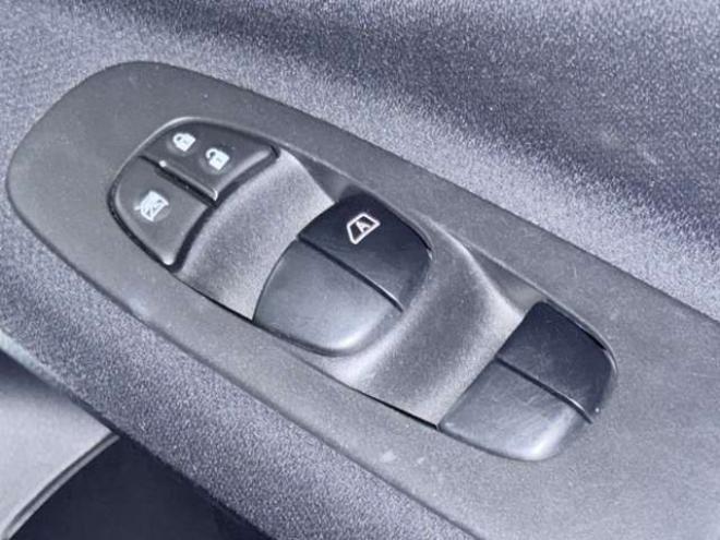 セレナ2.0 ハイウェイスター Vセレクション 4WD　下廻防錆TVナビBカメEスタ後モニETC 2000
