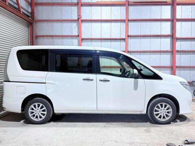 セレナ2.0 20X Vセレクション+Safety 4WD　下廻防錆TVナビBカメETC 2000
