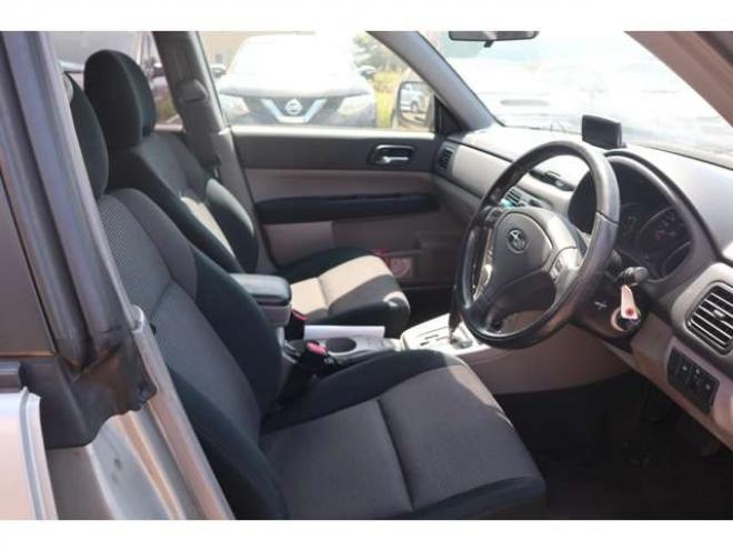フォレスター2.0 XT 4WD　ナビ・TV・Bカメラ・ターボ・走行1.7万k 2000