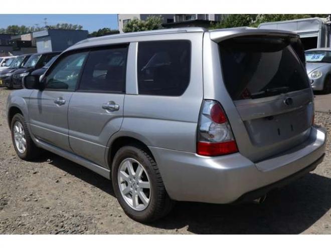 フォレスター2.0 XT 4WD　ナビ・TV・Bカメラ・ターボ・走行1.7万k 2000