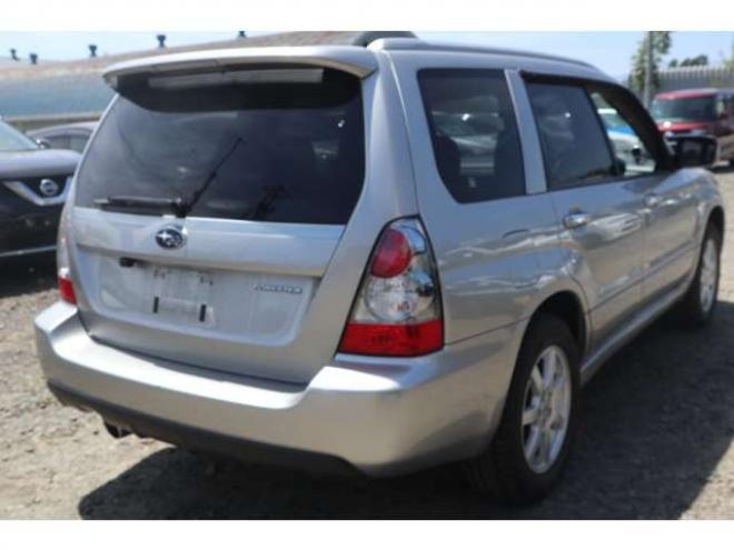 フォレスター2.0 XT 4WD　ナビ・TV・Bカメラ・ターボ・走行1.7万k 2000