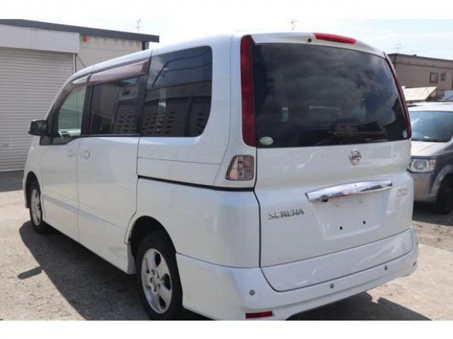 セレナ2.0 ハイウェイスター Vセレクション 4WD　両パワスラ・ナビTV・Bカメラ 2000