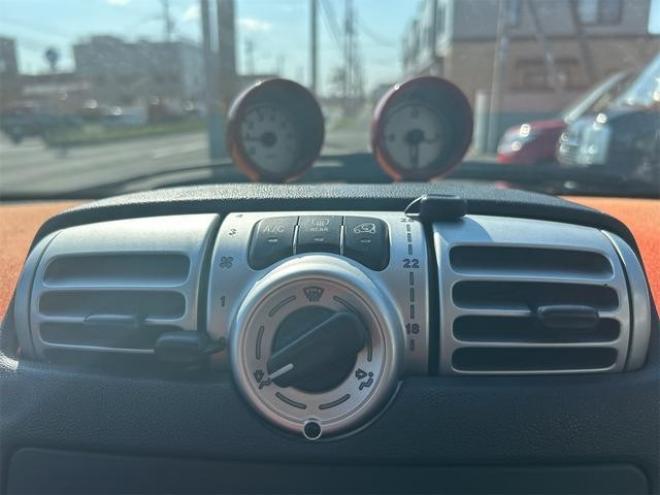 スマートフォーツークーペ　ベースグレード　ＥＴＣ　ＡＴ　サンルーフ　キーレスエントリー　アルミホイール　盗難防止システム　ＡＢＳ　ＵＳＢ　Ｂｌｕｅｔｏｏｔｈ　エアコン　パワーステアリング　パワーウィンドウ 2WD 1000 クーペDr