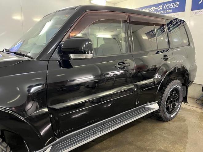 パジェロロング　エクシード　本州仕入　禁煙車　ディーゼルターボ　ＷＥＤＳキーラー１７ＡＷ＋新品ＴＯＹＯホワイトレタータイヤ　純正１７ＡＷ＋スタッドレスタイヤ付　新品ＪＡＯＳブラックマッドガード　イクリプスナビ（フルセグ地デジ　ＤＶＤ再生　Ｂｌｕｅｔｏｏｔｈ）＋バックカメラ　クルーズコントロール　両席シートヒーター　リアヒーター　横滑り防止装置　盗難防止装置　１００Ｖ電源　ＨＩＤ　ＥＴＣ 4WD 3200 5Dr