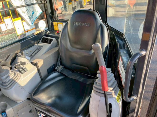 バックホー日立　中古　ZX55UR-5B　建機