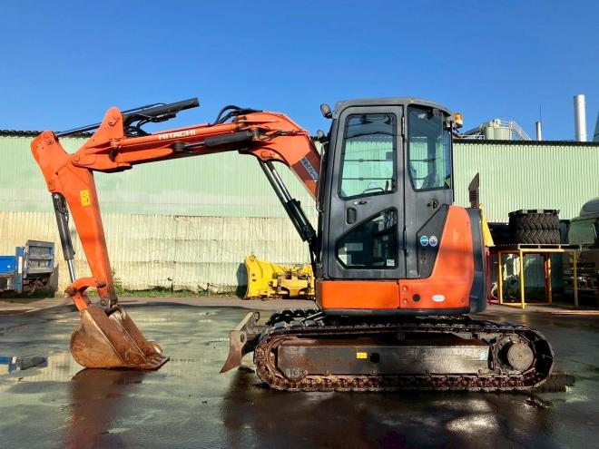 バックホー日立　中古　ZX55UR-5B　建機