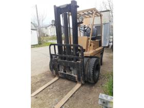 フォークリフト　2.5トン　ガソリン車　敷地内専用
