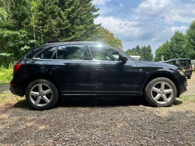 アウディQ5 2.0 TFSI クワトロ Sラインパッケージ 4WD　ターボ/純正ナビ/ETC/ハーフレザーシート 正規輸入車 2000