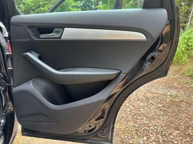 アウディQ5 2.0 TFSI クワトロ Sラインパッケージ 4WD　ターボ/純正ナビ/ETC/ハーフレザーシート 正規輸入車 2000