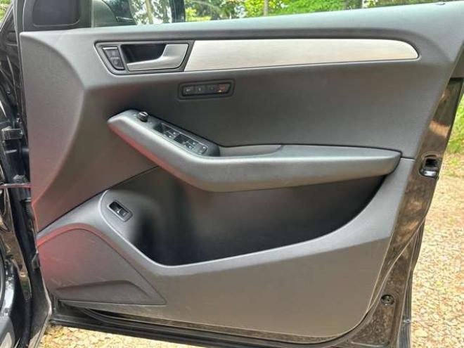 アウディQ5 2.0 TFSI クワトロ Sラインパッケージ 4WD　ターボ/純正ナビ/ETC/ハーフレザーシート 正規輸入車 2000