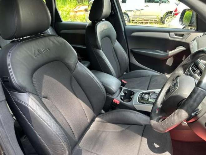 アウディQ5 2.0 TFSI クワトロ Sラインパッケージ 4WD　ターボ/純正ナビ/ETC/ハーフレザーシート 正規輸入車 2000
