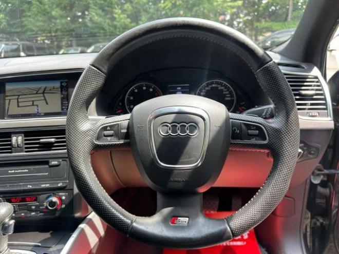 アウディQ5 2.0 TFSI クワトロ Sラインパッケージ 4WD　ターボ/純正ナビ/ETC/ハーフレザーシート 正規輸入車 2000