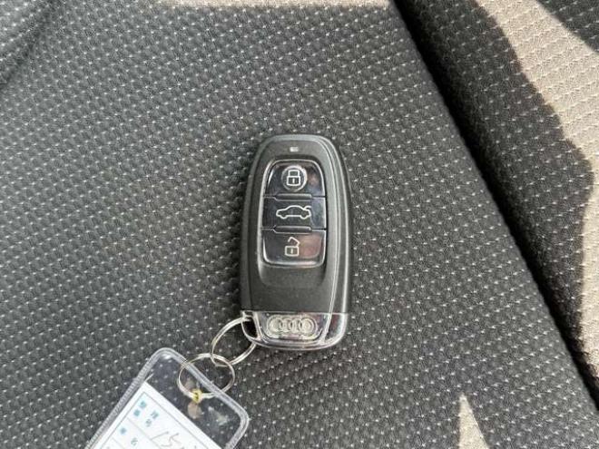 アウディQ5 2.0 TFSI クワトロ Sラインパッケージ 4WD　ターボ/純正ナビ/ETC/ハーフレザーシート 正規輸入車 2000
