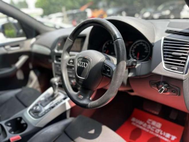 アウディQ5 2.0 TFSI クワトロ Sラインパッケージ 4WD　ターボ/純正ナビ/ETC/ハーフレザーシート 正規輸入車 2000