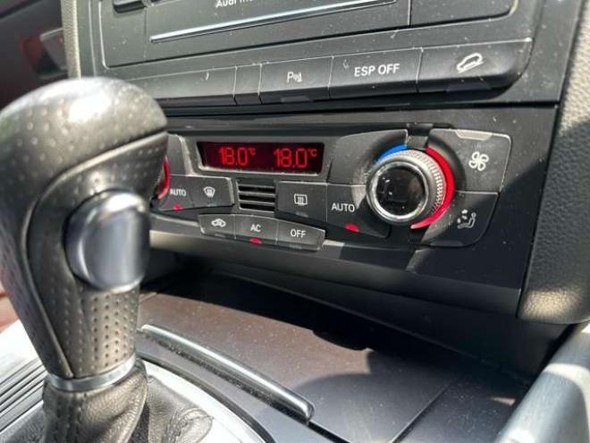 アウディQ5 2.0 TFSI クワトロ Sラインパッケージ 4WD　ターボ/純正ナビ/ETC/ハーフレザーシート 正規輸入車 2000