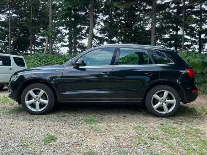 アウディQ5 2.0 TFSI クワトロ Sラインパッケージ 4WD　ターボ/純正ナビ/ETC/ハーフレザーシート 正規輸入車 2000