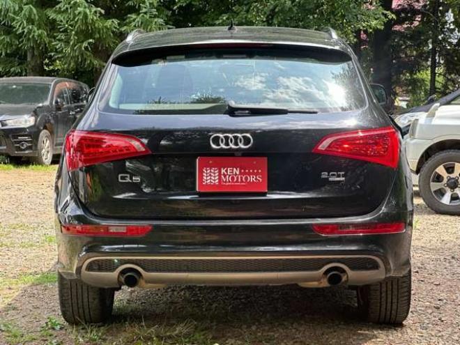 アウディQ5 2.0 TFSI クワトロ Sラインパッケージ 4WD　ターボ/純正ナビ/ETC/ハーフレザーシート 正規輸入車 2000