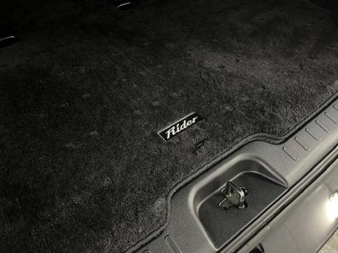 セレナライダーブラックライン　本州仕入　禁煙車　ＷＡＫＯＳバリアスコーティング済　純正ＡＵＴＥＣＨ１５インチＡＷ　社外１５ＡＷ＋スタッドレスタイヤ付　両側パワースライドドア　アルパインナビ（フルセグ地デジ　ＤＶＤ再生　Ｂｌｕｅｔｏｏｔｈ）＋バックカメラ　アルパイン製リアフリップダウンモニター　前後ドライブレコーダー　クルーズコントロール　純正エンジンスターター　アイドリングストップ　横滑り防止装置　ＨＩＤ　ＥＴＣ 　タイミングチェーン 4WD 2000 5Dr