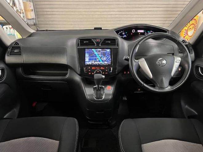 セレナライダーブラックライン　本州仕入　禁煙車　ＷＡＫＯＳバリアスコーティング済　純正ＡＵＴＥＣＨ１５インチＡＷ　社外１５ＡＷ＋スタッドレスタイヤ付　両側パワースライドドア　アルパインナビ（フルセグ地デジ　ＤＶＤ再生　Ｂｌｕｅｔｏｏｔｈ）＋バックカメラ　アルパイン製リアフリップダウンモニター　前後ドライブレコーダー　クルーズコントロール　純正エンジンスターター　アイドリングストップ　横滑り防止装置　ＨＩＤ　ＥＴＣ 　タイミングチェーン 4WD 2000 5Dr
