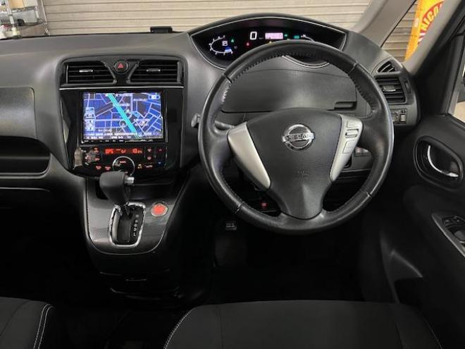 セレナライダーブラックライン　本州仕入　禁煙車　ＷＡＫＯＳバリアスコーティング済　純正ＡＵＴＥＣＨ１５インチＡＷ　社外１５ＡＷ＋スタッドレスタイヤ付　両側パワースライドドア　アルパインナビ（フルセグ地デジ　ＤＶＤ再生　Ｂｌｕｅｔｏｏｔｈ）＋バックカメラ　アルパイン製リアフリップダウンモニター　前後ドライブレコーダー　クルーズコントロール　純正エンジンスターター　アイドリングストップ　横滑り防止装置　ＨＩＤ　ＥＴＣ 　タイミングチェーン 4WD 2000 5Dr