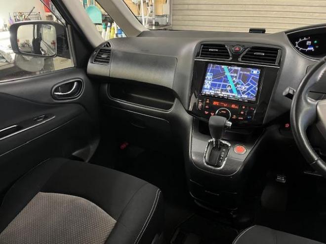 セレナライダーブラックライン　本州仕入　禁煙車　ＷＡＫＯＳバリアスコーティング済　純正ＡＵＴＥＣＨ１５インチＡＷ　社外１５ＡＷ＋スタッドレスタイヤ付　両側パワースライドドア　アルパインナビ（フルセグ地デジ　ＤＶＤ再生　Ｂｌｕｅｔｏｏｔｈ）＋バックカメラ　アルパイン製リアフリップダウンモニター　前後ドライブレコーダー　クルーズコントロール　純正エンジンスターター　アイドリングストップ　横滑り防止装置　ＨＩＤ　ＥＴＣ 　タイミングチェーン 4WD 2000 5Dr