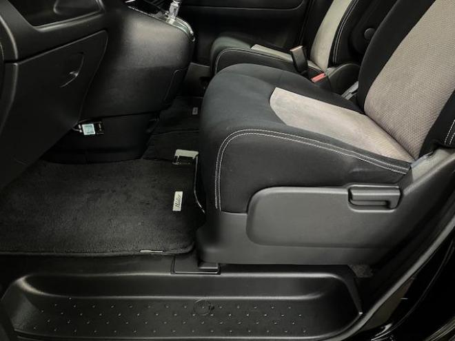 セレナライダーブラックライン　本州仕入　禁煙車　ＷＡＫＯＳバリアスコーティング済　純正ＡＵＴＥＣＨ１５インチＡＷ　社外１５ＡＷ＋スタッドレスタイヤ付　両側パワースライドドア　アルパインナビ（フルセグ地デジ　ＤＶＤ再生　Ｂｌｕｅｔｏｏｔｈ）＋バックカメラ　アルパイン製リアフリップダウンモニター　前後ドライブレコーダー　クルーズコントロール　純正エンジンスターター　アイドリングストップ　横滑り防止装置　ＨＩＤ　ＥＴＣ 　タイミングチェーン 4WD 2000 5Dr