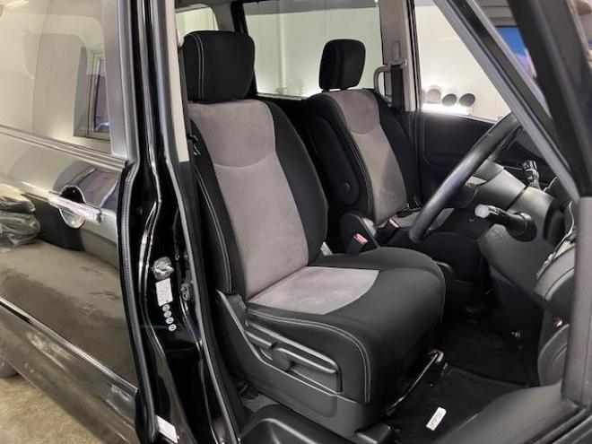 セレナライダーブラックライン　本州仕入　禁煙車　ＷＡＫＯＳバリアスコーティング済　純正ＡＵＴＥＣＨ１５インチＡＷ　社外１５ＡＷ＋スタッドレスタイヤ付　両側パワースライドドア　アルパインナビ（フルセグ地デジ　ＤＶＤ再生　Ｂｌｕｅｔｏｏｔｈ）＋バックカメラ　アルパイン製リアフリップダウンモニター　前後ドライブレコーダー　クルーズコントロール　純正エンジンスターター　アイドリングストップ　横滑り防止装置　ＨＩＤ　ＥＴＣ 　タイミングチェーン 4WD 2000 5Dr