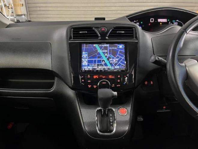 セレナライダーブラックライン　本州仕入　禁煙車　ＷＡＫＯＳバリアスコーティング済　純正ＡＵＴＥＣＨ１５インチＡＷ　社外１５ＡＷ＋スタッドレスタイヤ付　両側パワースライドドア　アルパインナビ（フルセグ地デジ　ＤＶＤ再生　Ｂｌｕｅｔｏｏｔｈ）＋バックカメラ　アルパイン製リアフリップダウンモニター　前後ドライブレコーダー　クルーズコントロール　純正エンジンスターター　アイドリングストップ　横滑り防止装置　ＨＩＤ　ＥＴＣ 　タイミングチェーン 4WD 2000 5Dr