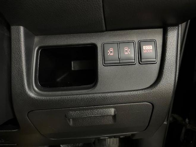 セレナライダーブラックライン　本州仕入　禁煙車　ＷＡＫＯＳバリアスコーティング済　純正ＡＵＴＥＣＨ１５インチＡＷ　社外１５ＡＷ＋スタッドレスタイヤ付　両側パワースライドドア　アルパインナビ（フルセグ地デジ　ＤＶＤ再生　Ｂｌｕｅｔｏｏｔｈ）＋バックカメラ　アルパイン製リアフリップダウンモニター　前後ドライブレコーダー　クルーズコントロール　純正エンジンスターター　アイドリングストップ　横滑り防止装置　ＨＩＤ　ＥＴＣ 　タイミングチェーン 4WD 2000 5Dr
