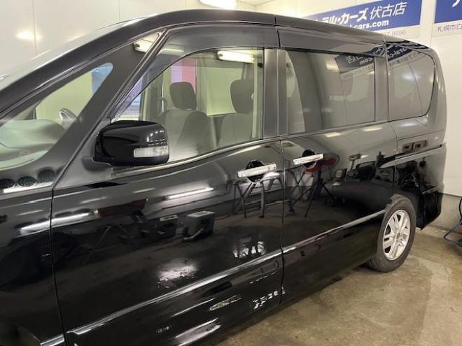 セレナライダーブラックライン　本州仕入　禁煙車　ＷＡＫＯＳバリアスコーティング済　純正ＡＵＴＥＣＨ１５インチＡＷ　社外１５ＡＷ＋スタッドレスタイヤ付　両側パワースライドドア　アルパインナビ（フルセグ地デジ　ＤＶＤ再生　Ｂｌｕｅｔｏｏｔｈ）＋バックカメラ　アルパイン製リアフリップダウンモニター　前後ドライブレコーダー　クルーズコントロール　純正エンジンスターター　アイドリングストップ　横滑り防止装置　ＨＩＤ　ＥＴＣ 　タイミングチェーン 4WD 2000 5Dr