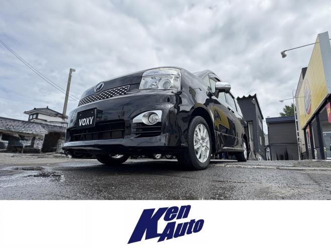 ヴォクシーVOXY 4WD ZS煌Ⅲ寒冷地仕様　8人乗　両パワースライドドア　AUTOHID　エンジンスターター　Bluetoothナビフルセグ　バックカメラ　アルミホイル　スタットレス付　エンジンオイル交換　CVTＦ交換 4WD 2000 ５Dr