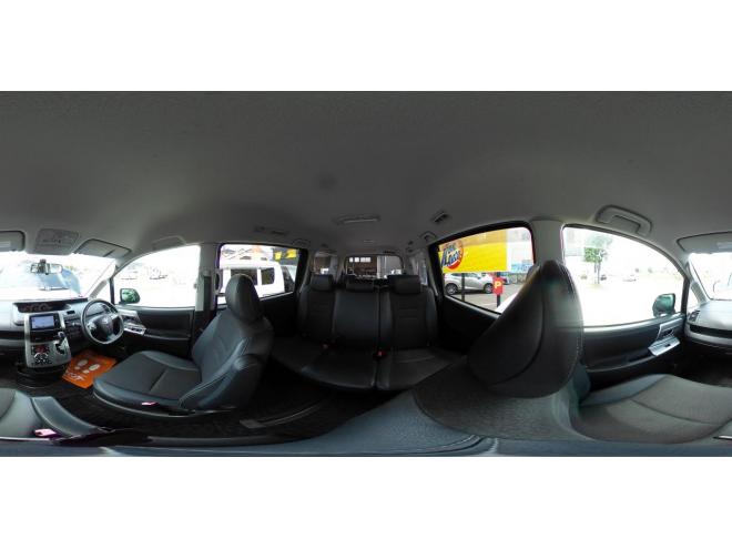 ヴォクシーVOXY 4WD ZS煌Ⅲ寒冷地仕様　8人乗　両パワースライドドア　AUTOHID　エンジンスターター　Bluetoothナビフルセグ　バックカメラ　アルミホイル　スタットレス付　エンジンオイル交換　CVTＦ交換 4WD 2000 ５Dr