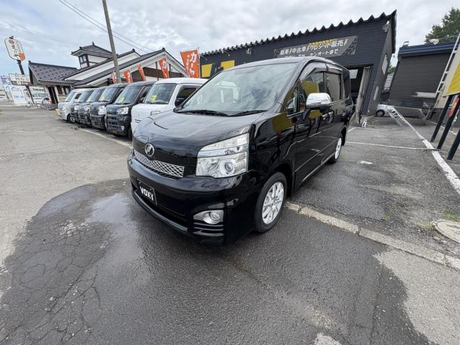 ヴォクシーVOXY 4WD ZS煌Ⅲ寒冷地仕様　8人乗　両パワースライドドア　AUTOHID　エンジンスターター　Bluetoothナビフルセグ　バックカメラ　アルミホイル　スタットレス付　エンジンオイル交換　CVTＦ交換 4WD 2000 ５Dr