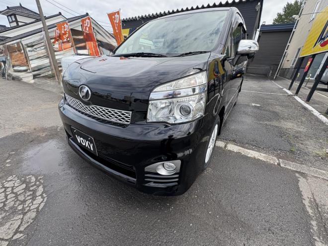 ヴォクシーVOXY 4WD ZS煌Ⅲ寒冷地仕様　8人乗　両パワースライドドア　AUTOHID　エンジンスターター　Bluetoothナビフルセグ　バックカメラ　アルミホイル　スタットレス付　エンジンオイル交換　CVTＦ交換 4WD 2000 ５Dr
