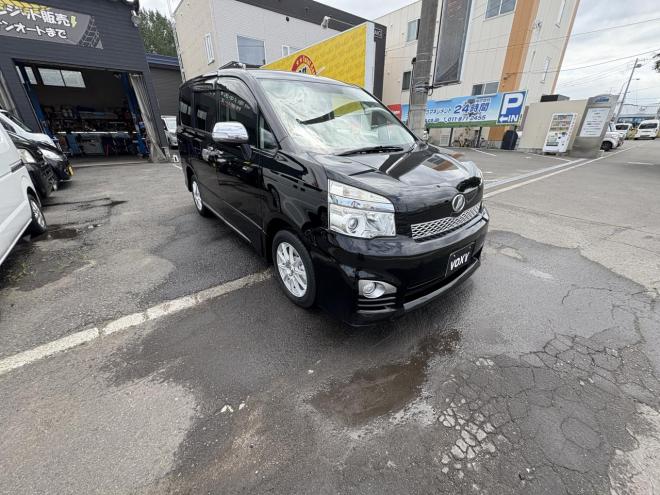 ヴォクシーVOXY 4WD ZS煌Ⅲ寒冷地仕様　8人乗　両パワースライドドア　AUTOHID　エンジンスターター　Bluetoothナビフルセグ　バックカメラ　アルミホイル　スタットレス付　エンジンオイル交換　CVTＦ交換 4WD 2000 ５Dr