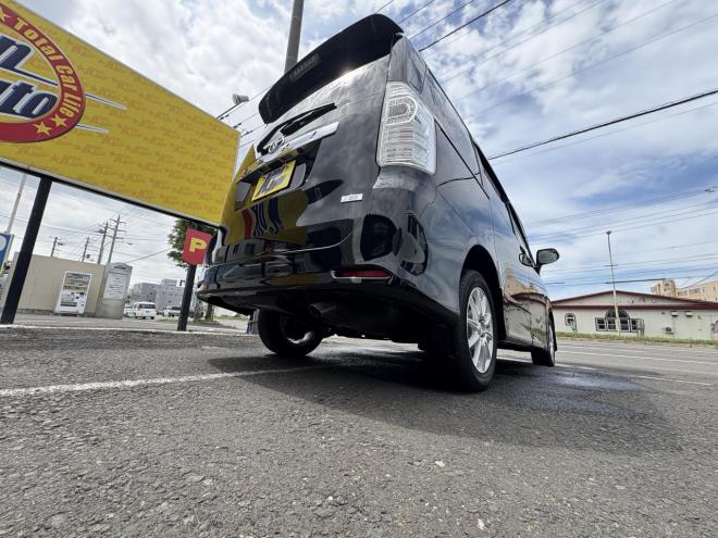 ヴォクシーVOXY 4WD ZS煌Ⅲ寒冷地仕様　8人乗　両パワースライドドア　AUTOHID　エンジンスターター　Bluetoothナビフルセグ　バックカメラ　アルミホイル　スタットレス付　エンジンオイル交換　CVTＦ交換 4WD 2000 ５Dr