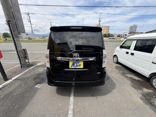 ヴォクシーVOXY 4WD ZS煌Ⅲ寒冷地仕様　8人乗　両パワースライドドア　AUTOHID　エンジンスターター　Bluetoothナビフルセグ　バックカメラ　アルミホイル　スタットレス付　エンジンオイル交換　CVTＦ交換 4WD 2000 ５Dr