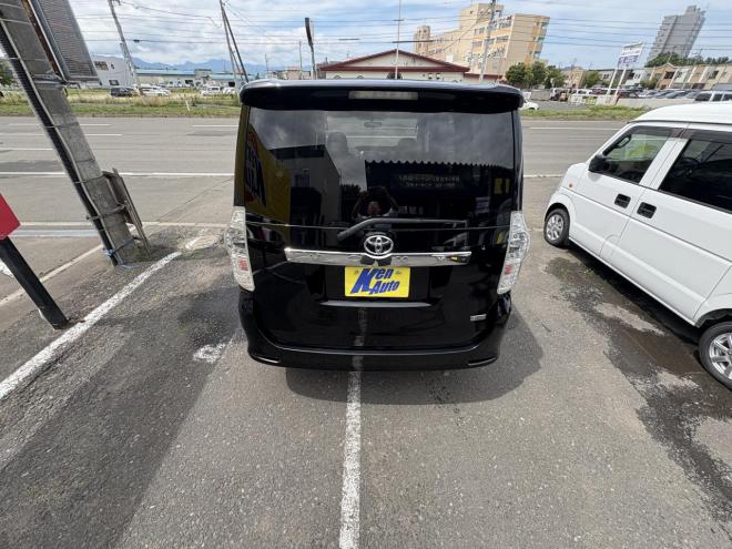 ヴォクシーVOXY 4WD ZS煌Ⅲ寒冷地仕様　8人乗　両パワースライドドア　AUTOHID　エンジンスターター　Bluetoothナビフルセグ　バックカメラ　アルミホイル　スタットレス付　エンジンオイル交換　CVTＦ交換 4WD 2000 ５Dr