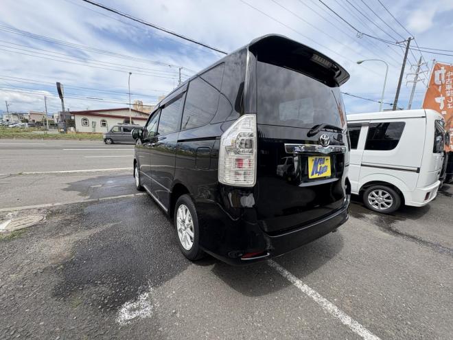 ヴォクシーVOXY 4WD ZS煌Ⅲ寒冷地仕様　8人乗　両パワースライドドア　AUTOHID　エンジンスターター　Bluetoothナビフルセグ　バックカメラ　アルミホイル　スタットレス付　エンジンオイル交換　CVTＦ交換 4WD 2000 ５Dr