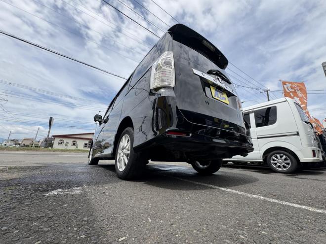 ヴォクシーVOXY 4WD ZS煌Ⅲ寒冷地仕様　8人乗　両パワースライドドア　AUTOHID　エンジンスターター　Bluetoothナビフルセグ　バックカメラ　アルミホイル　スタットレス付　エンジンオイル交換　CVTＦ交換 4WD 2000 ５Dr