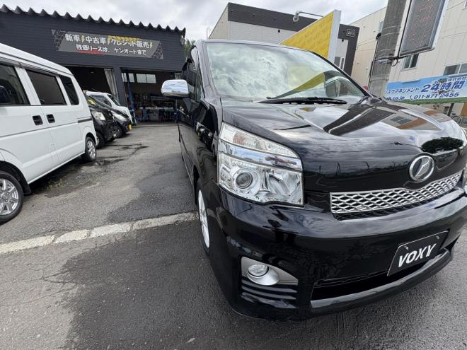 ヴォクシーVOXY 4WD ZS煌Ⅲ寒冷地仕様　8人乗　両パワースライドドア　AUTOHID　エンジンスターター　Bluetoothナビフルセグ　バックカメラ　アルミホイル　スタットレス付　エンジンオイル交換　CVTＦ交換 4WD 2000 ５Dr