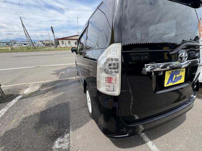 ヴォクシーVOXY 4WD ZS煌Ⅲ寒冷地仕様　8人乗　両パワースライドドア　AUTOHID　エンジンスターター　Bluetoothナビフルセグ　バックカメラ　アルミホイル　スタットレス付　エンジンオイル交換　CVTＦ交換 4WD 2000 ５Dr