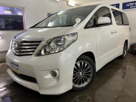 アルファード　２４０Ｓ　本州仕入　禁煙車　ＷＡＫＯＳバリアスコーティング済　ロクサーニ１８インチＡＷ　純正１６ＡＷ＋スタッドレスタイヤ付　両側パワースライドドア　純正ナビ（フルセグ地デジ　ＤＶＤ再生　Ｂｌｕｅｔｏｏｔｈ）＋バックカメラ　ドライブレコーダー　コーナーセンサー　横滑り防止装置　ＨＩＤ　ＥＴＣ 　タイミングチェーン 4WD 2400 5Dr