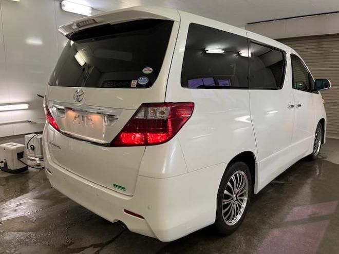 アルファード２４０Ｓ　本州仕入　禁煙車　ＷＡＫＯＳバリアスコーティング済　ロクサーニ１８インチＡＷ　純正１６ＡＷ＋スタッドレスタイヤ付　両側パワースライドドア　純正ナビ（フルセグ地デジ　ＤＶＤ再生　Ｂｌｕｅｔｏｏｔｈ）＋バックカメラ　ドライブレコーダー　コーナーセンサー　横滑り防止装置　ＨＩＤ　ＥＴＣ 　タイミングチェーン 4WD 2400 5Dr