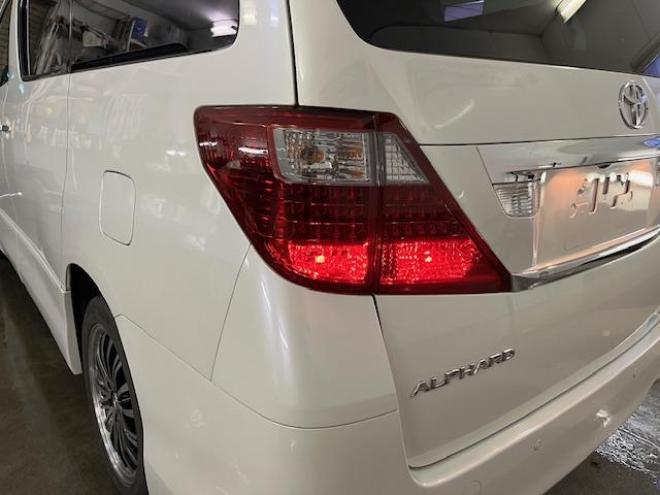 アルファード２４０Ｓ　本州仕入　禁煙車　ＷＡＫＯＳバリアスコーティング済　ロクサーニ１８インチＡＷ　純正１６ＡＷ＋スタッドレスタイヤ付　両側パワースライドドア　純正ナビ（フルセグ地デジ　ＤＶＤ再生　Ｂｌｕｅｔｏｏｔｈ）＋バックカメラ　ドライブレコーダー　コーナーセンサー　横滑り防止装置　ＨＩＤ　ＥＴＣ 　タイミングチェーン 4WD 2400 5Dr