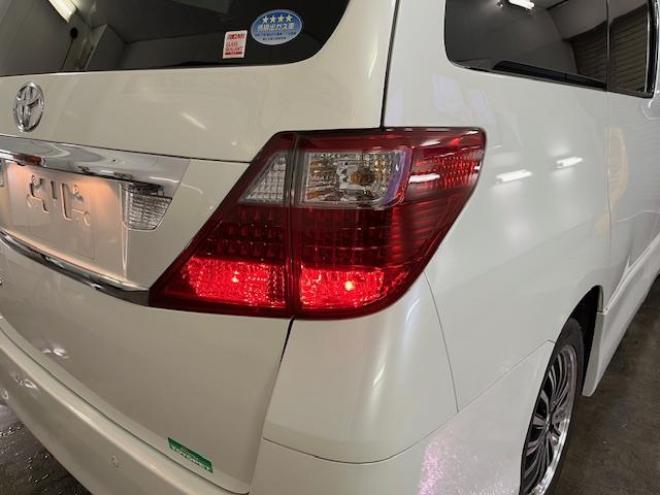 アルファード２４０Ｓ　本州仕入　禁煙車　ＷＡＫＯＳバリアスコーティング済　ロクサーニ１８インチＡＷ　純正１６ＡＷ＋スタッドレスタイヤ付　両側パワースライドドア　純正ナビ（フルセグ地デジ　ＤＶＤ再生　Ｂｌｕｅｔｏｏｔｈ）＋バックカメラ　ドライブレコーダー　コーナーセンサー　横滑り防止装置　ＨＩＤ　ＥＴＣ 　タイミングチェーン 4WD 2400 5Dr