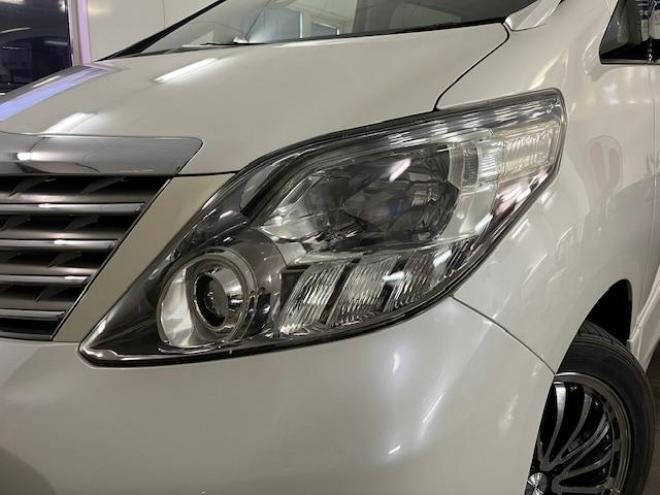 アルファード２４０Ｓ　本州仕入　禁煙車　ＷＡＫＯＳバリアスコーティング済　ロクサーニ１８インチＡＷ　純正１６ＡＷ＋スタッドレスタイヤ付　両側パワースライドドア　純正ナビ（フルセグ地デジ　ＤＶＤ再生　Ｂｌｕｅｔｏｏｔｈ）＋バックカメラ　ドライブレコーダー　コーナーセンサー　横滑り防止装置　ＨＩＤ　ＥＴＣ 　タイミングチェーン 4WD 2400 5Dr