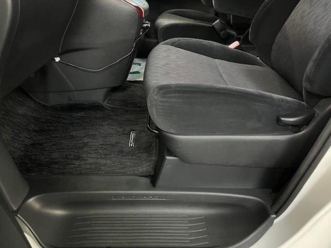 アルファード２４０Ｓ　本州仕入　禁煙車　ＷＡＫＯＳバリアスコーティング済　ロクサーニ１８インチＡＷ　純正１６ＡＷ＋スタッドレスタイヤ付　両側パワースライドドア　純正ナビ（フルセグ地デジ　ＤＶＤ再生　Ｂｌｕｅｔｏｏｔｈ）＋バックカメラ　ドライブレコーダー　コーナーセンサー　横滑り防止装置　ＨＩＤ　ＥＴＣ 　タイミングチェーン 4WD 2400 5Dr